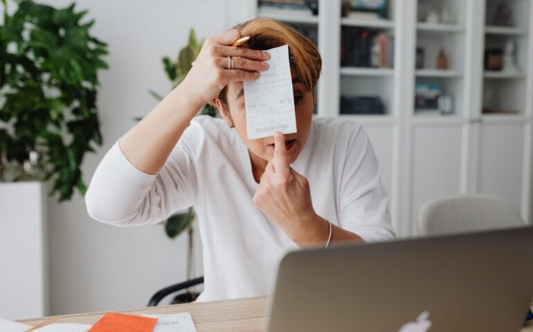 What Are the Differences Between an Invoice and a Receipt